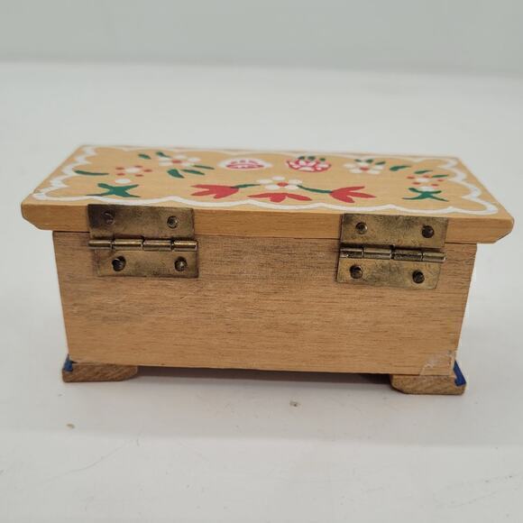 Vintage Miniature Dollhouse Chadwick-Miller Pennsylvania Dutch Wood Hope Chest - Picture 4 of 9